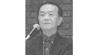 早坂暁さん。「大和」を造形物として評価した＝1995年10月21日、広島県呉市文化ホールであったシンポジウム「『大和』におもう」で