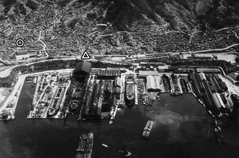 神原(今は宮原)小学校〇印は呉海軍工廠造船ドック△印の山の手の近くにあった=1959(昭和34)年空撮写真。山田太郎氏資料。