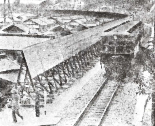 鉄道の呉線には港側に高塀を張り巡らした=1937(昭和12)年6月17日付朝日新聞から